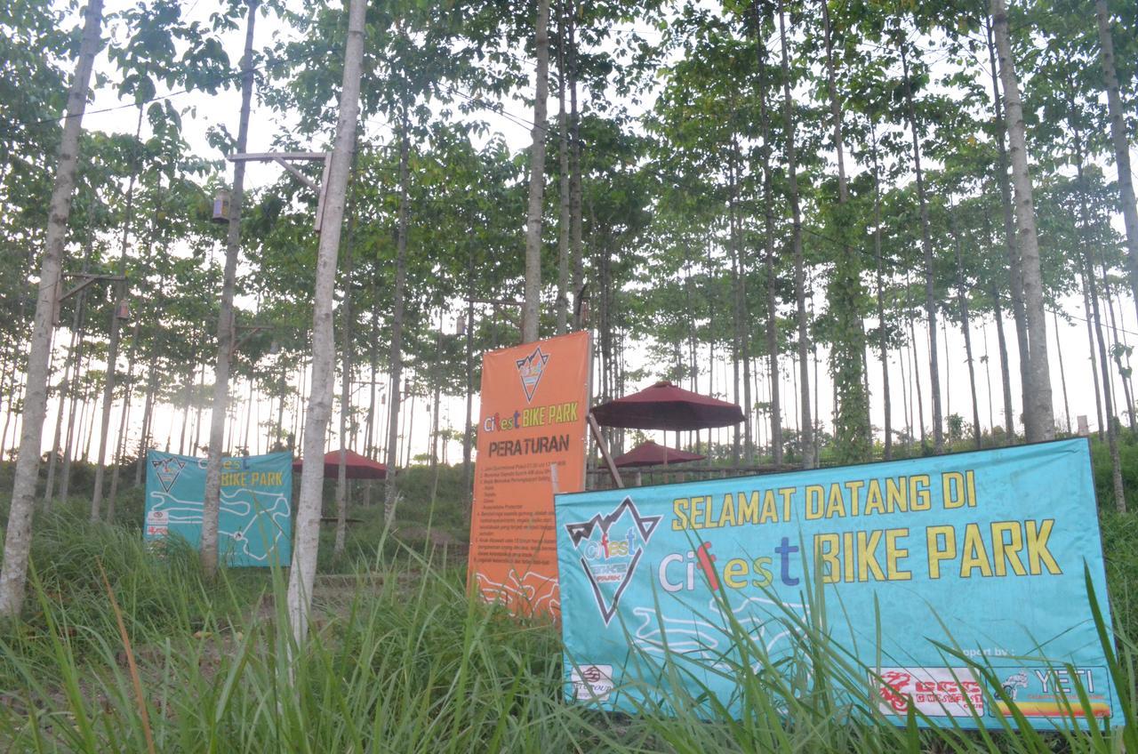 Ibis Budget Cikarang Festival Bekasi Exterior photo