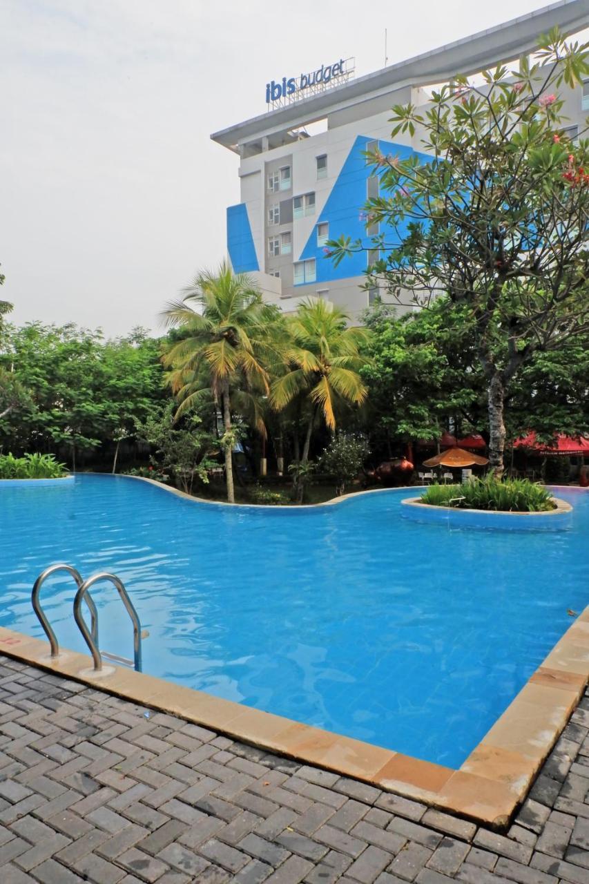 Ibis Budget Cikarang Festival Bekasi Exterior photo